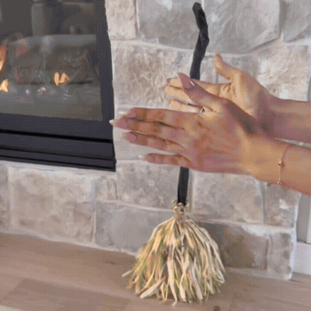 Halloween HexaGlow™ Tanzender Hexenbesen mit Licht & Sound